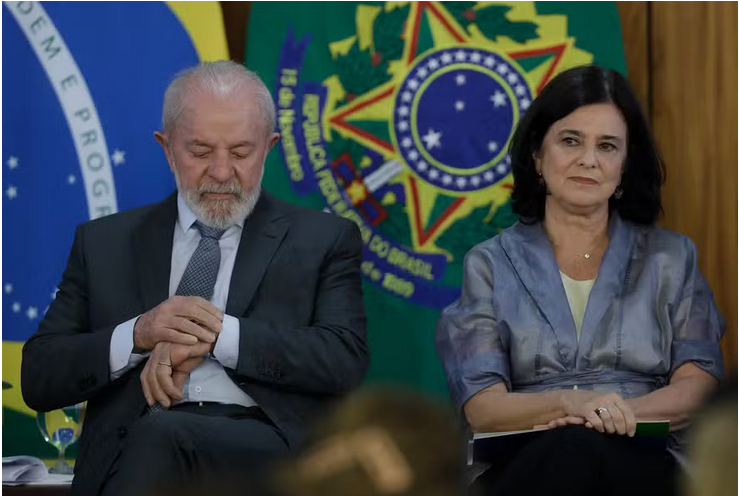 Na capacidade de gerar vínculos de afeto, Lula é inigualável. Por isso, vale a pergunta: o que terá levado a trocar a pedagogia política pela noção simplória de “entrega”? Ou a exibir impaciência e descortesia, como na cena constrangedora em que se despediu de Nísia Trindade?